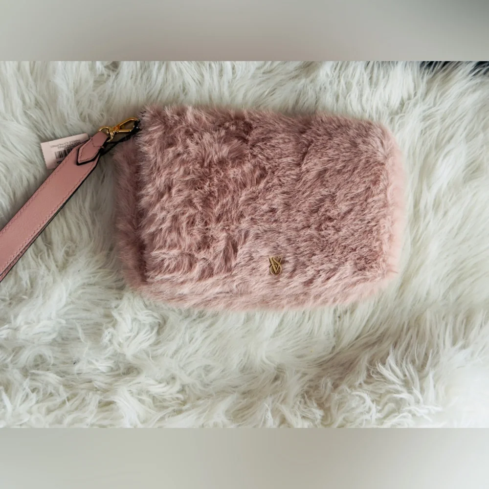 NWT Victoria Secret Pink‎ Faux Fur Wristlet Pouch Cosmetic Bag Makeup Organizer